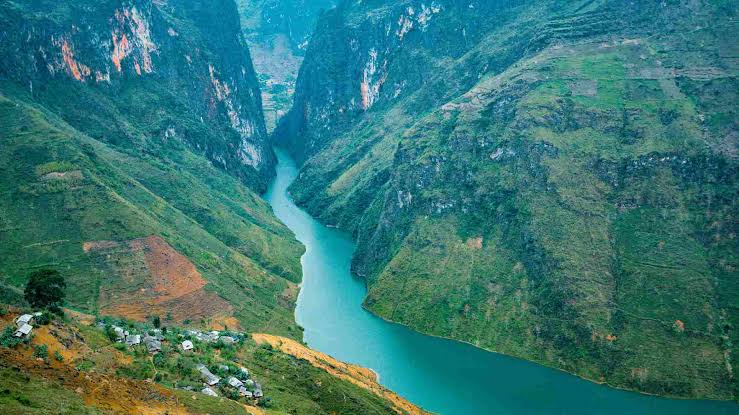 Best eSIM for Vietnam Ha Giang Loop (2026): Viettel Network Guide